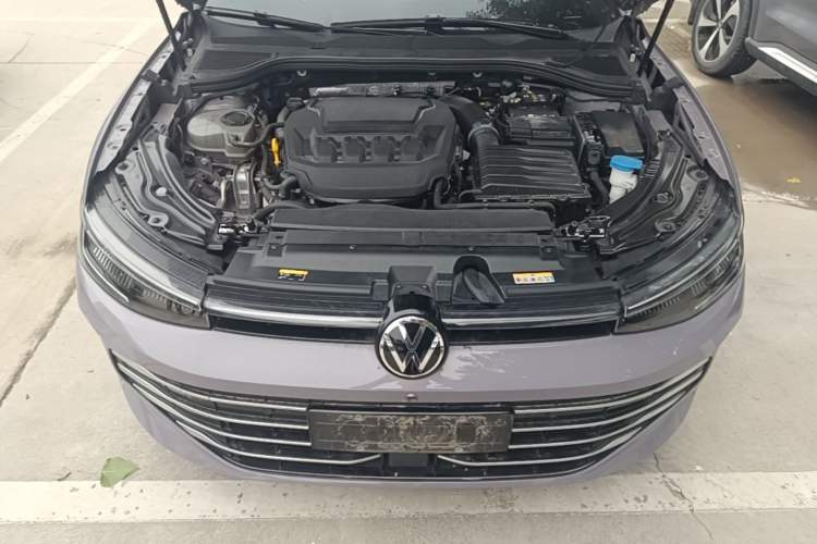 Used Volkswagen Passat 2025 Pro 380TSI Dragon Supreme Edition Engine Bay