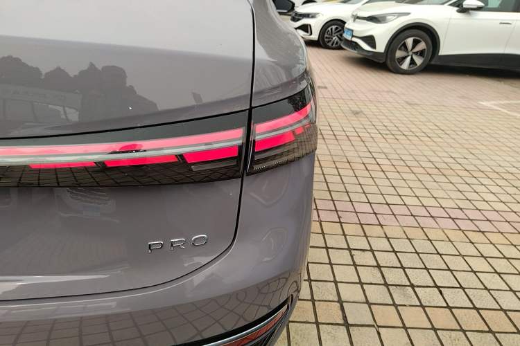 Used Volkswagen Passat 2025 Pro 380TSI Dragon Supreme Edition Exterior 3