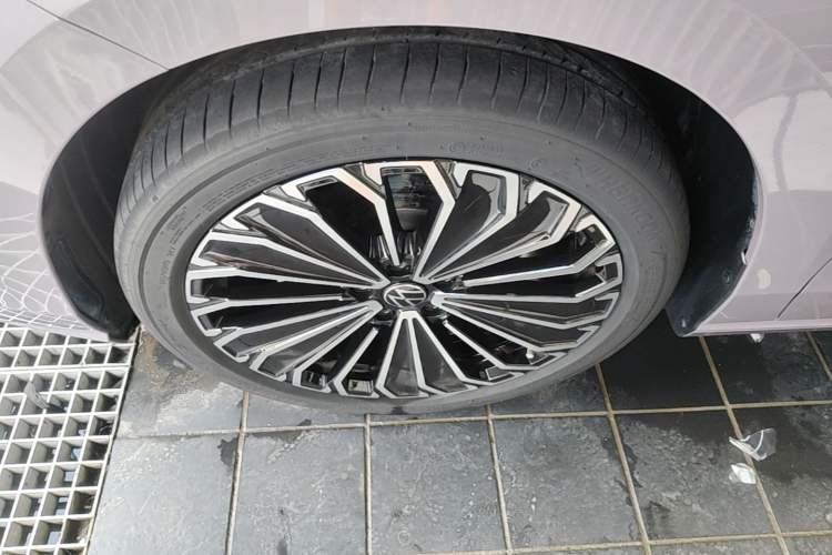 Used Volkswagen Passat 2025 Pro 380TSI Dragon Supreme Edition Exterior 4