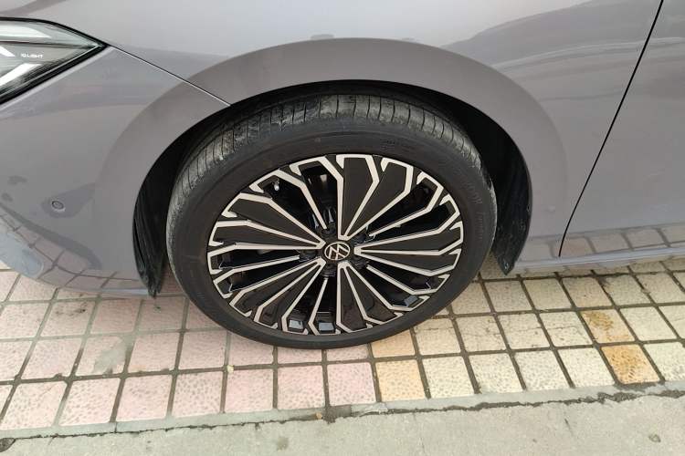Used Volkswagen Passat 2025 Pro 380TSI Dragon Supreme Edition Exterior 4