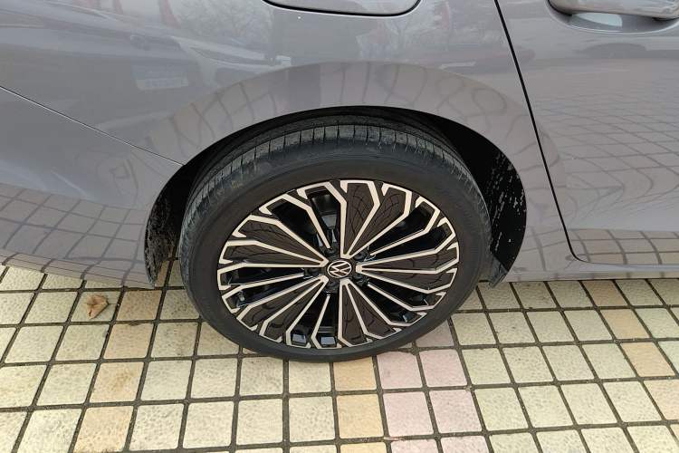Used Volkswagen Passat 2025 Pro 380TSI Dragon Supreme Edition Exterior 5