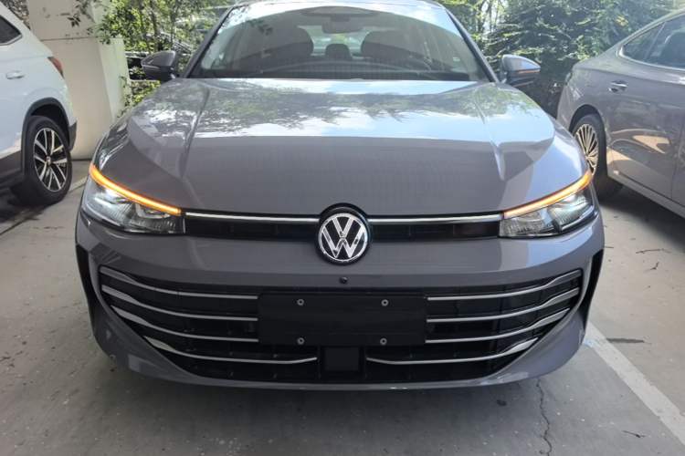 Used Volkswagen Passat 2025 Pro 380TSI Dragon Supreme Edition Front