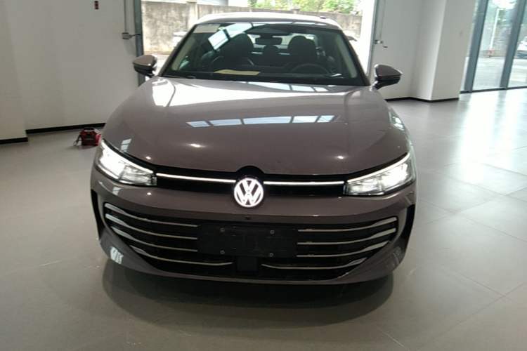 Used Volkswagen Passat 2025 Pro 380TSI Dragon Supreme Edition Front