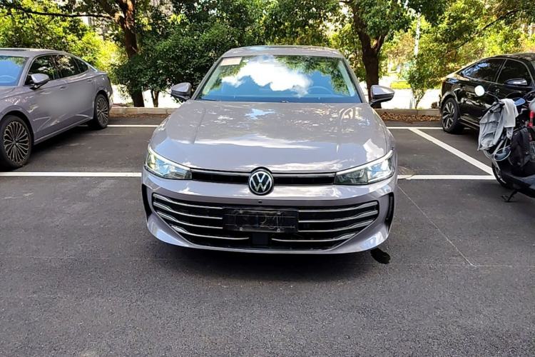 Used Volkswagen Passat 2025 Pro 380TSI Dragon Supreme Edition Front