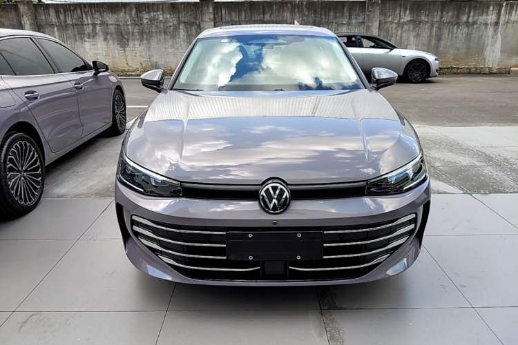 Used Volkswagen Passat 2025 Pro 380TSI Dragon Supreme Edition Front