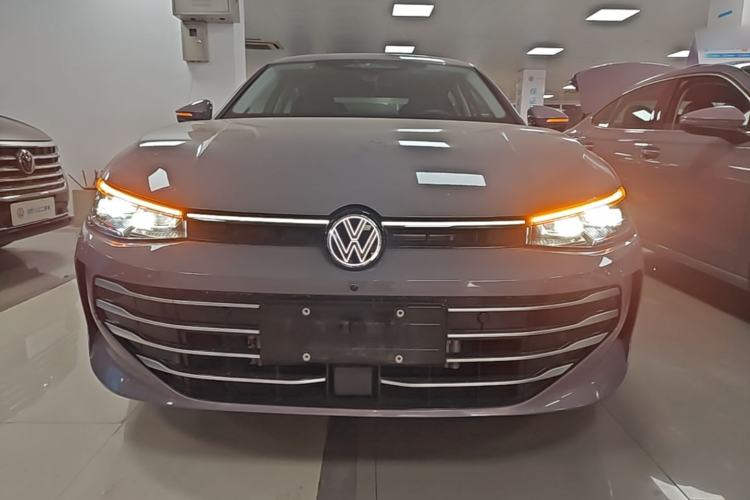 Used Volkswagen Passat 2025 Pro 380TSI Dragon Supreme Edition Front