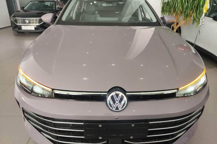 Used Volkswagen Passat 2025 Pro 380TSI Dragon Supreme Edition Front