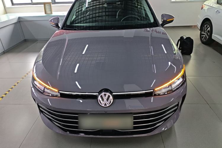Used Volkswagen Passat 2025 Pro 380TSI Dragon Supreme Edition Front