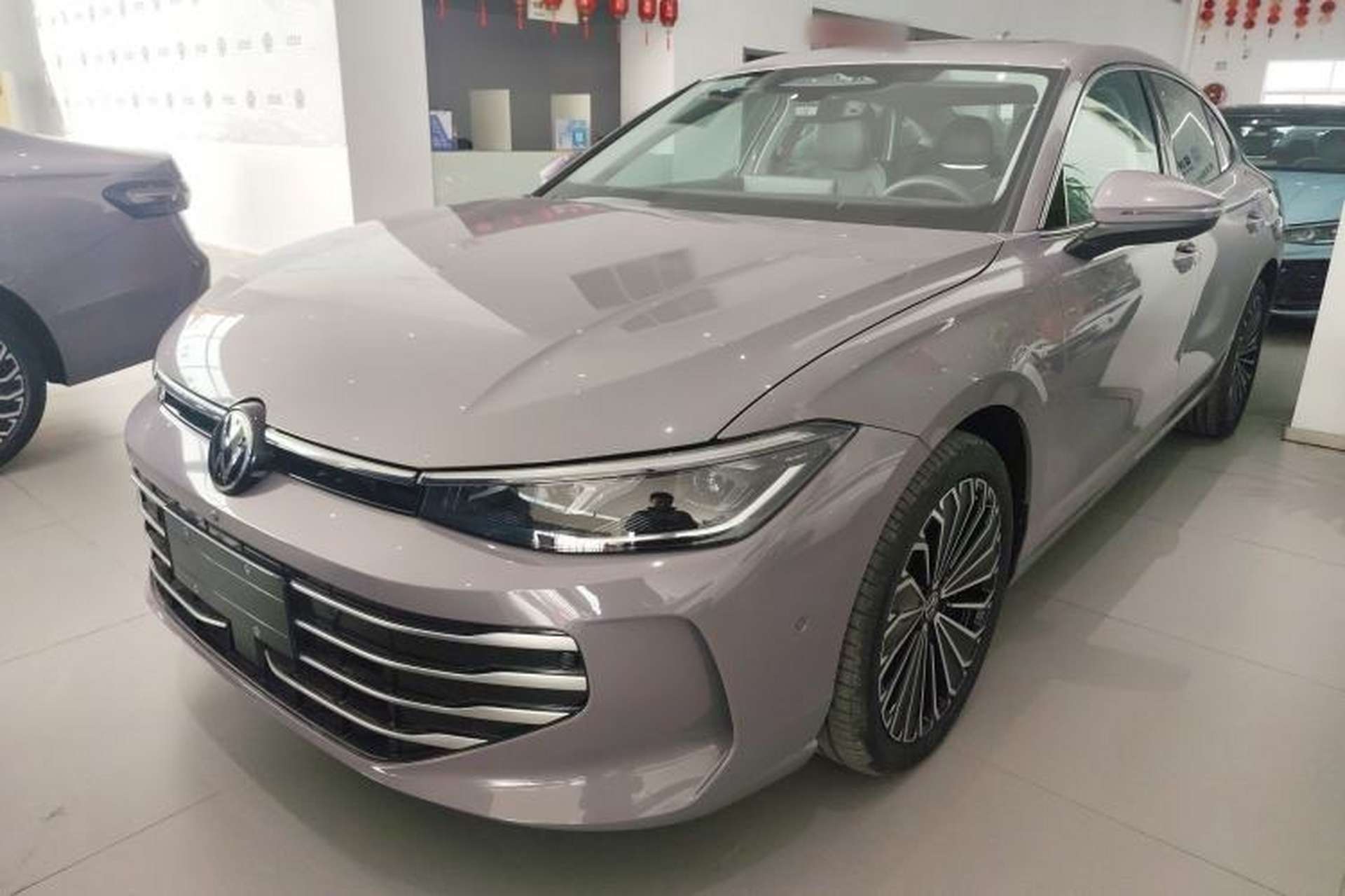 Used Volkswagen Passat 2025 Pro 380TSI Dragon Supreme Edition Front Left 45 Deg