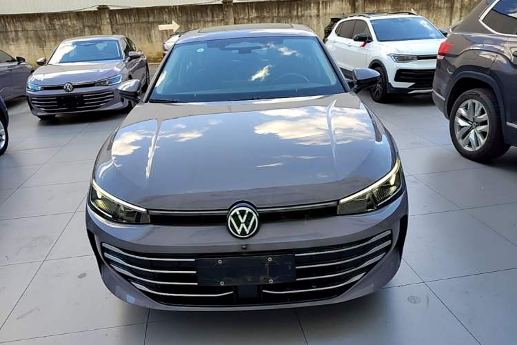 Used Volkswagen Passat 2025 Pro 380TSI Dragon Supreme Edition Front