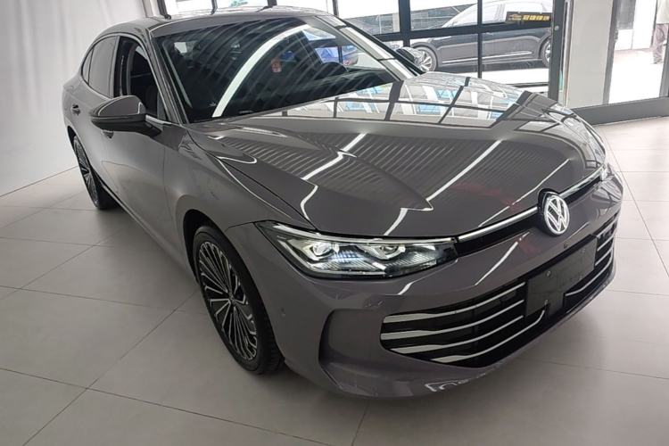 Used Volkswagen Passat 2025 Pro 380TSI Dragon Supreme Edition Front Right 45 Deg