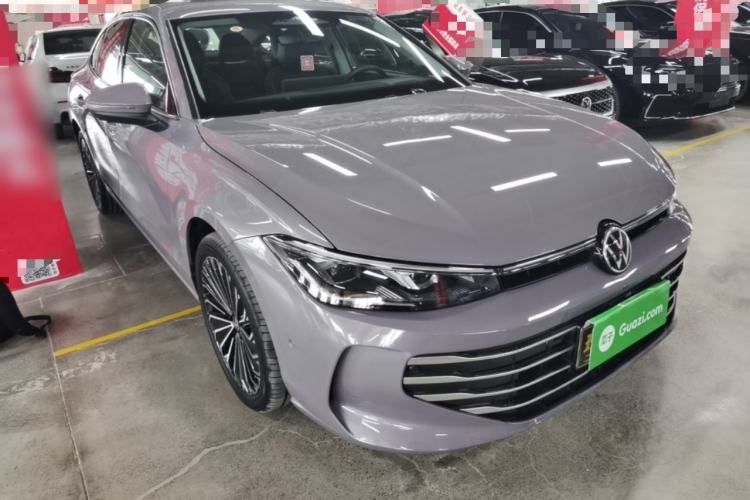 Used Volkswagen Passat 2025 Pro 380TSI Dragon Supreme Edition Front Right 45 Deg