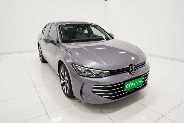 Used Volkswagen Passat 2025 Pro 380TSI Dragon Glory Edition Front Right 45 Deg