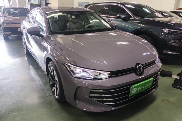 Used Volkswagen Passat 2025 Pro 380TSI Dragon Glory Edition Front Right 45 Deg