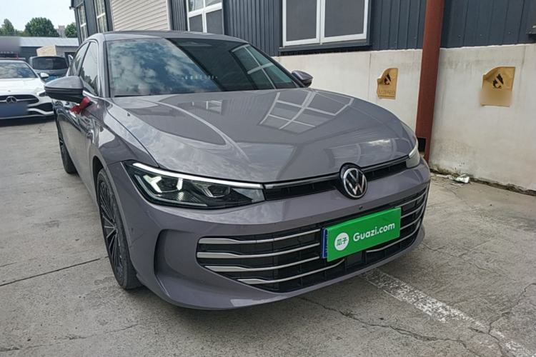 Used Volkswagen Passat 2025 Pro 380TSI Dragon Supreme Edition Front Right 45 Deg