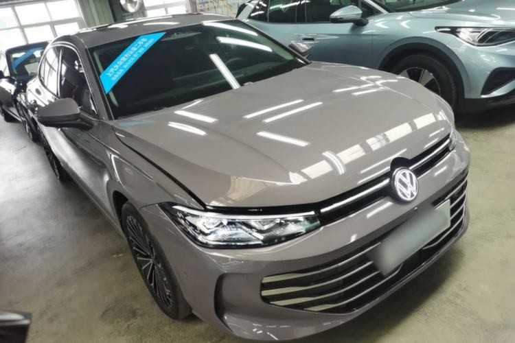 Used Volkswagen Passat 2025 Pro 380TSI Dragon Supreme Edition Front Right 45 Deg