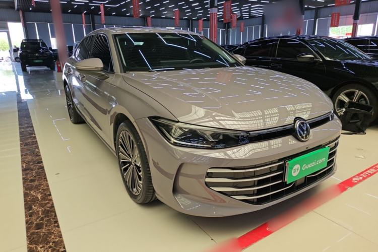 Used Volkswagen Passat 2025 Pro 380TSI Dragon Supreme Edition Front Right 45 Deg