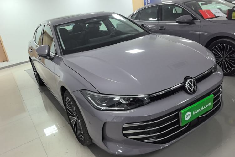 Used Volkswagen Passat 2025 Pro 380TSI Dragon Supreme Edition Front Right 45 Deg