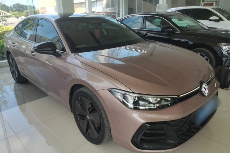 Used Volkswagen Passat 2025 Pro 380TSI Starry Dragon Luxury Edition Front Right 45 Deg