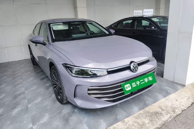 Used Volkswagen Passat 2025 Pro 380TSI Dragon Supreme Edition Front Right 45 Deg