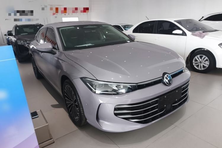 Used Volkswagen Passat 2025 Pro 380TSI Dragon Supreme Edition Front Right 45 Deg
