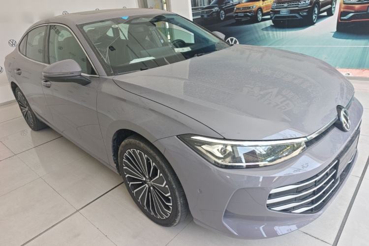 Used Volkswagen Passat 2025 Pro 380TSI Dragon Supreme Edition Front Right 45 Deg