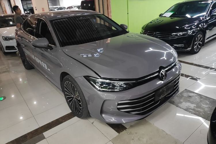 Used Volkswagen Passat 2025 Pro 380TSI Dragon Supreme Edition Front Right 45 Deg