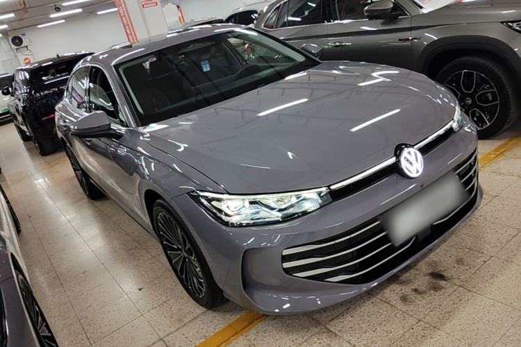 Used Volkswagen Passat 2025 Pro 380TSI Dragon Supreme Edition Front Right 45 Deg