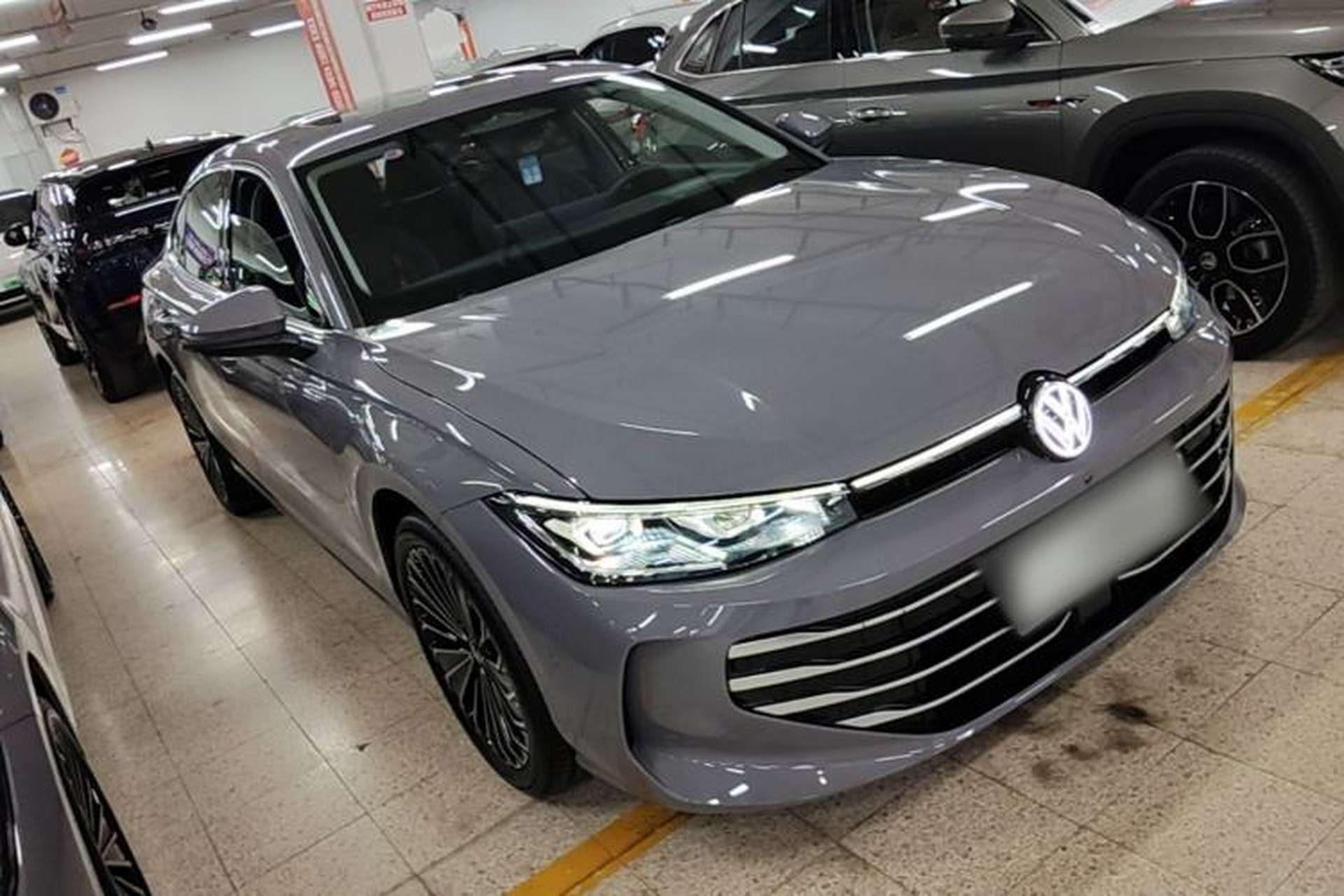 Used Volkswagen Passat 2025 Pro 380TSI Dragon Supreme Edition Front Right 45 Deg