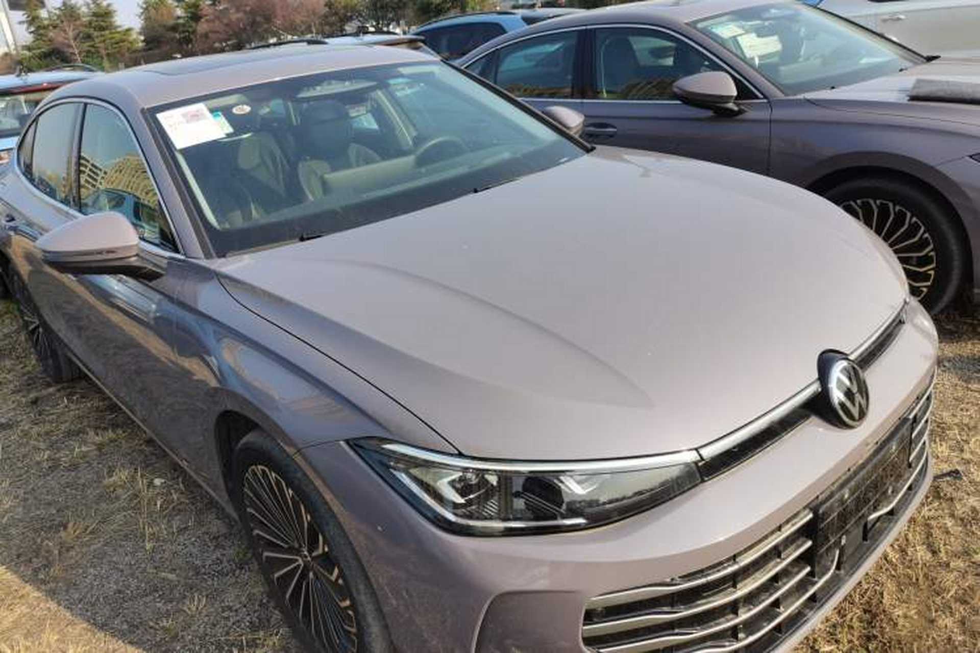 Used Volkswagen Passat 2025 Pro 380TSI Dragon Supreme Edition Front Right 45 Deg