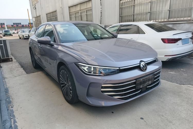 Used Volkswagen Passat 2025 Pro 380TSI Dragon Supreme Edition Front Right 45 Deg