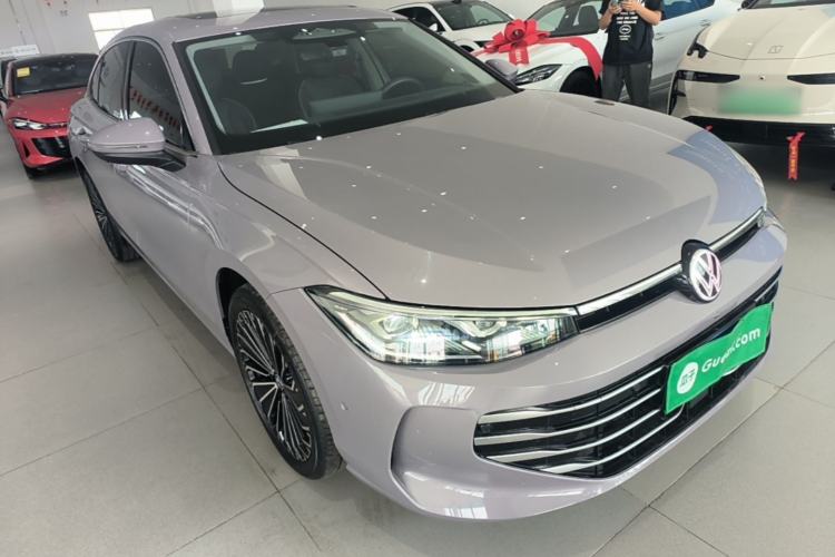 Used Volkswagen Passat 2025 Pro 380TSI Dragon Supreme Edition Front Right 45 Deg