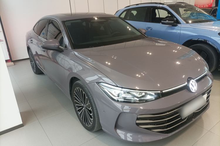 Used Volkswagen Passat 2025 Pro 380TSI Dragon Supreme Edition Front Right 45 Deg