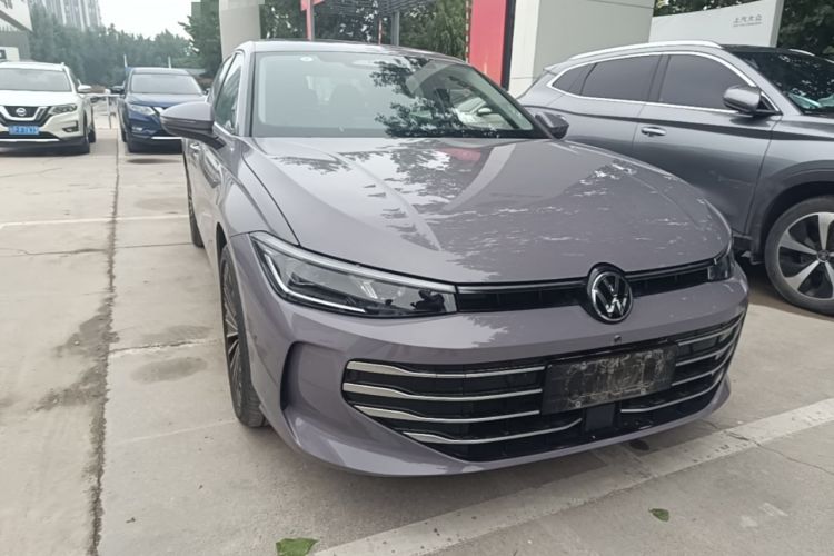 Used Volkswagen Passat 2025 Pro 380TSI Dragon Supreme Edition Front Right 45 Deg