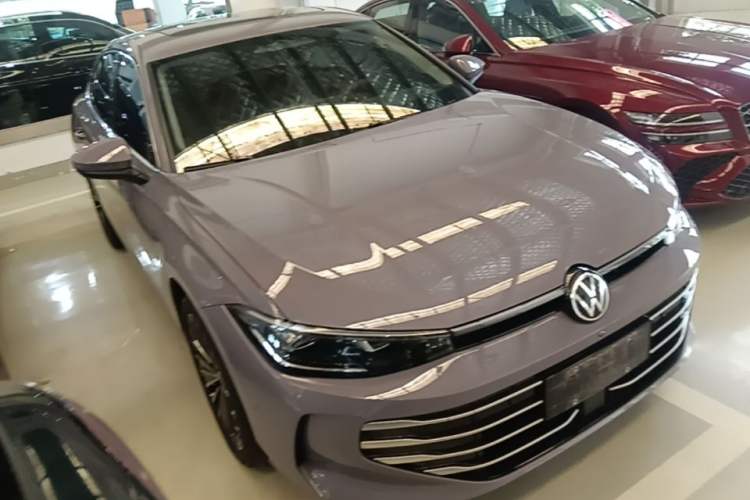 Used Volkswagen Passat 2025 Pro 380TSI Dragon Supreme Edition Front Right 45 Deg