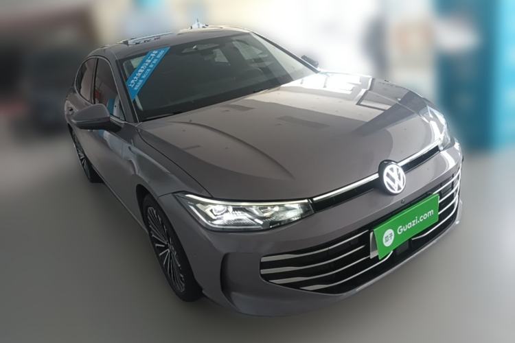 Used Volkswagen Passat 2025 Pro 380TSI Dragon Supreme Edition Front Right 45 Deg