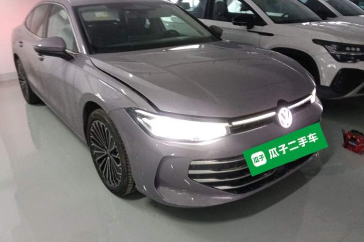Used Volkswagen Passat 2025 Pro 380TSI Dragon Supreme Edition Front Right 45 Deg