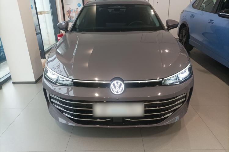 Used Volkswagen Passat 2025 Pro 380TSI Dragon Supreme Edition Front