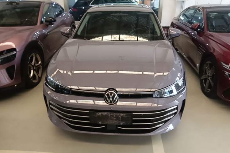 Used Volkswagen Passat 2025 Pro 380TSI Dragon Supreme Edition Front
