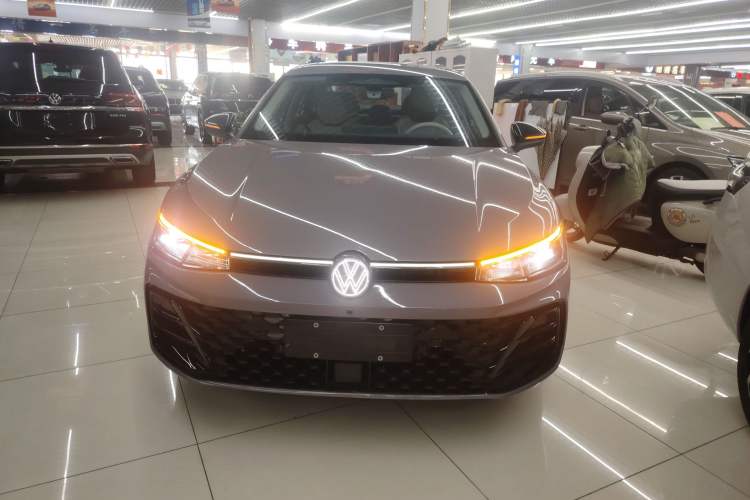 Used Volkswagen Passat 2025 Pro 380TSI Starry Dragon Luxury Edition Front