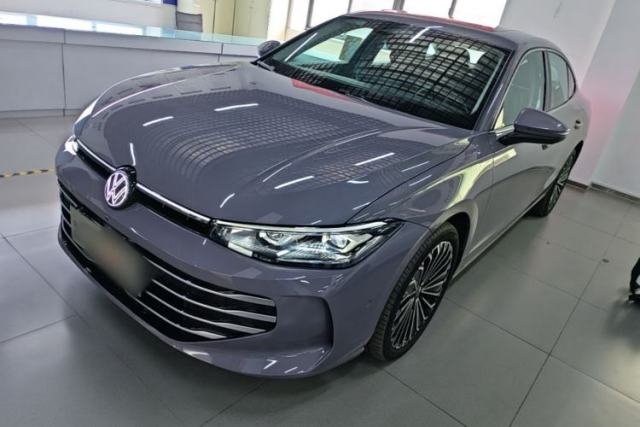 Ojetý Volkswagen Passat 2025 Pro 380TSI Dragon Supreme Edition