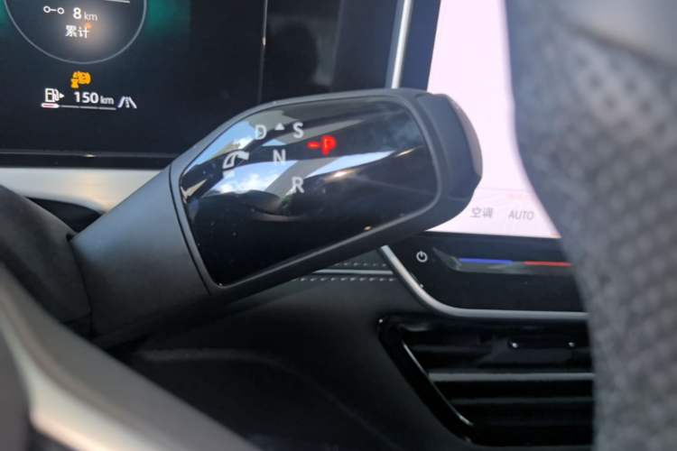 Used Volkswagen Passat 2025 Pro 380TSI Dragon Supreme Edition Gear Lever