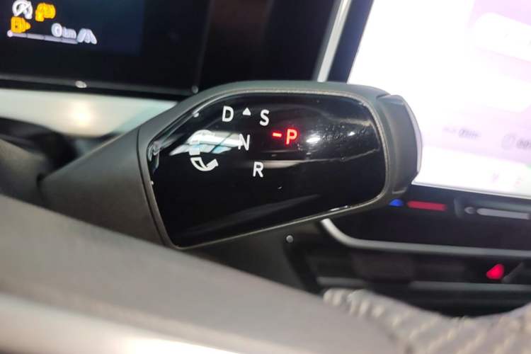 Used Volkswagen Passat 2025 Pro 380TSI Dragon Supreme Edition Gear Lever