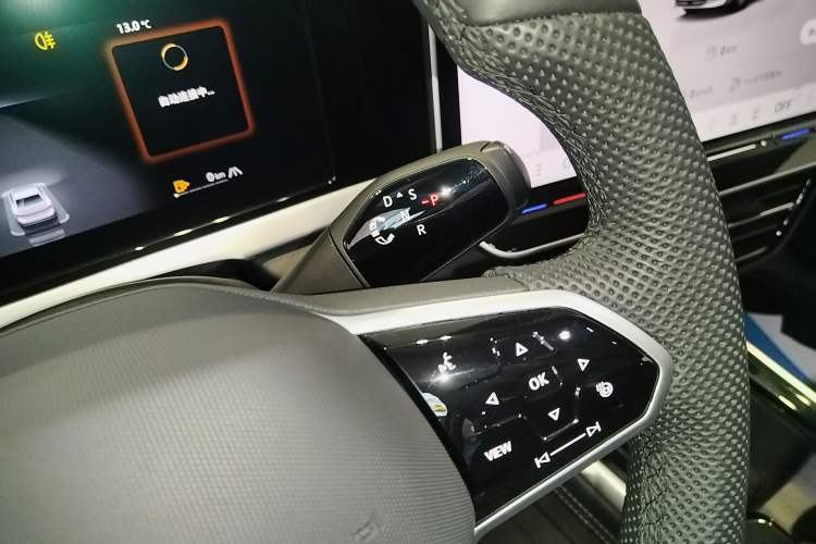 Used Volkswagen Passat 2025 Pro 380TSI Dragon Supreme Edition Gear Lever