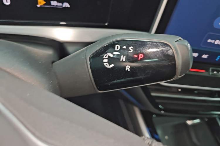Used Volkswagen Passat 2025 Pro 380TSI Dragon Supreme Edition Gear Lever