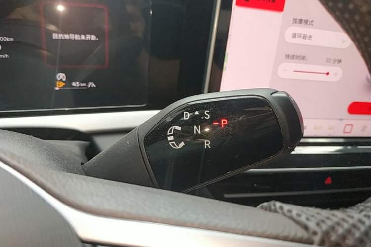 Used Volkswagen Passat 2025 Pro 380TSI Dragon Supreme Edition Gear Lever