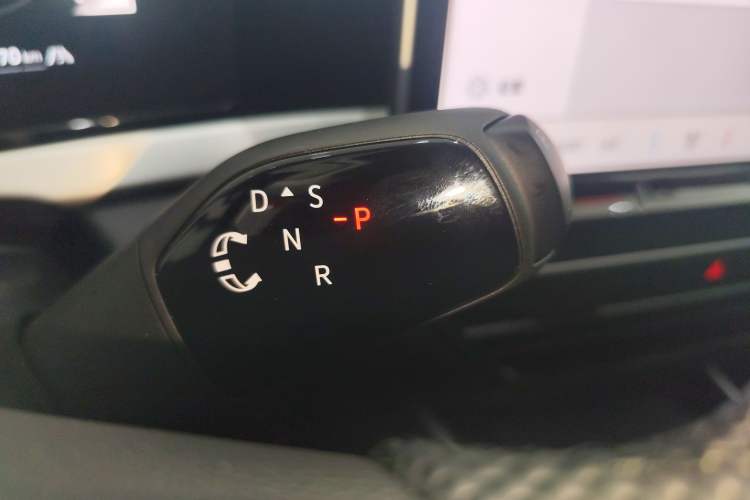 Used Volkswagen Passat 2025 Pro 380TSI Dragon Supreme Edition Gear Lever
