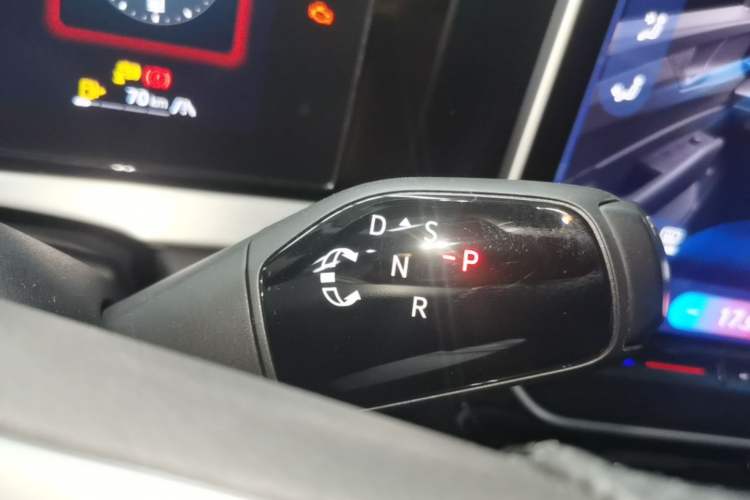 Used Volkswagen Passat 2025 Pro 380TSI Dragon Supreme Edition Gear Lever