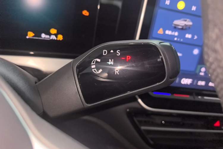 Used Volkswagen Passat 2025 Pro 380TSI Dragon Supreme Edition Gear Lever