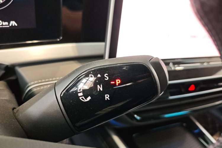 Used Volkswagen Passat 2025 Pro 380TSI Dragon Supreme Edition Gear Lever